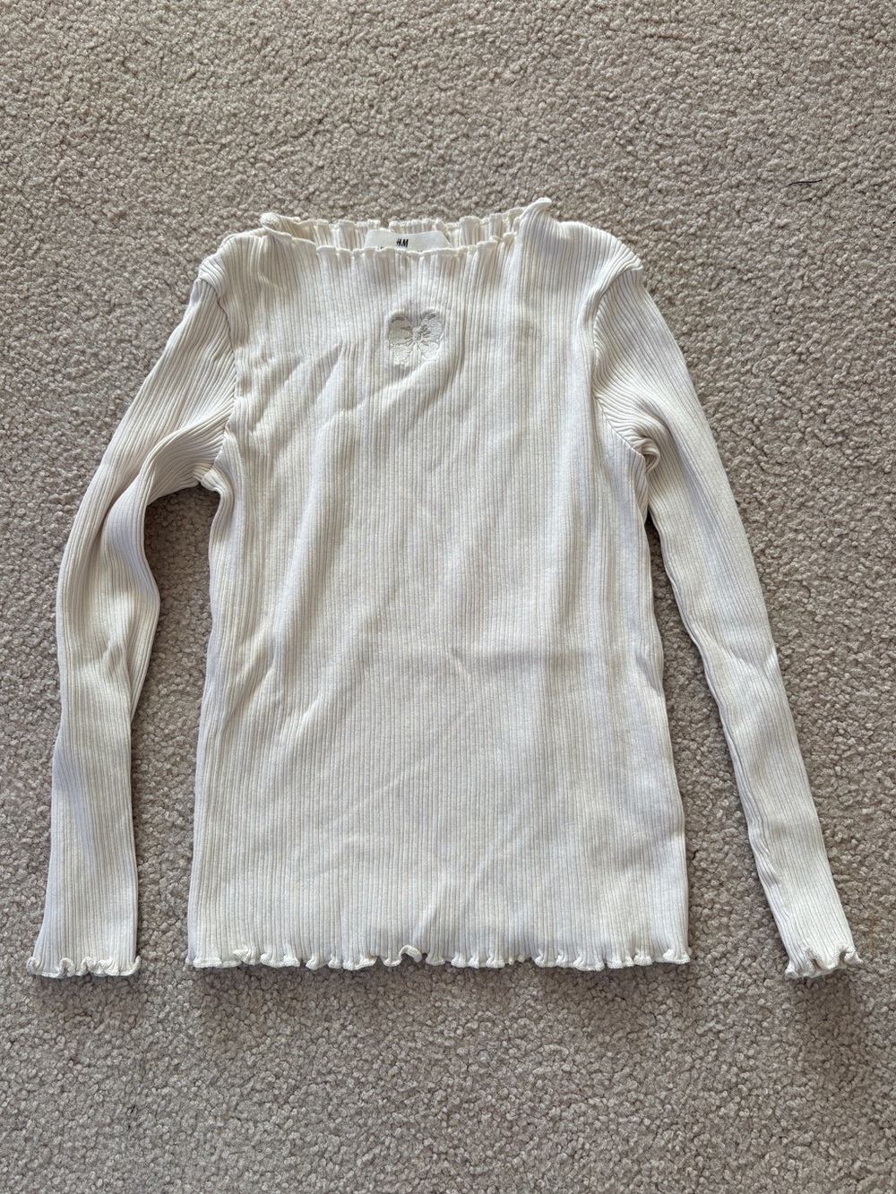 🤍H&M 🤍Cream Ribbed Long-Sleeve Top with Lettuce Edge, girls size 8-10 age